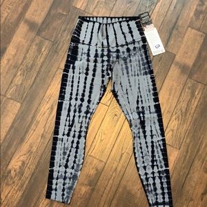 Lululemon Wunder Under HR tights 28” Size 8